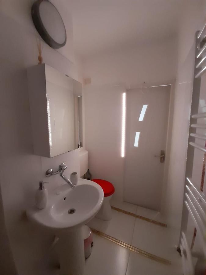2 Rooms Apartment Telecabinei Буштени Экстерьер фото